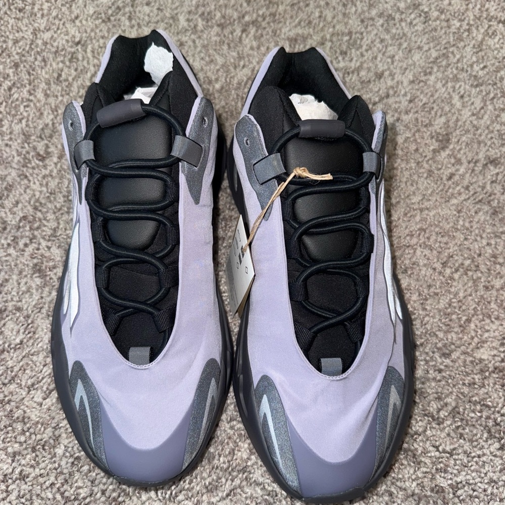 Yeezy Boost 700 MNVN 'Geode'